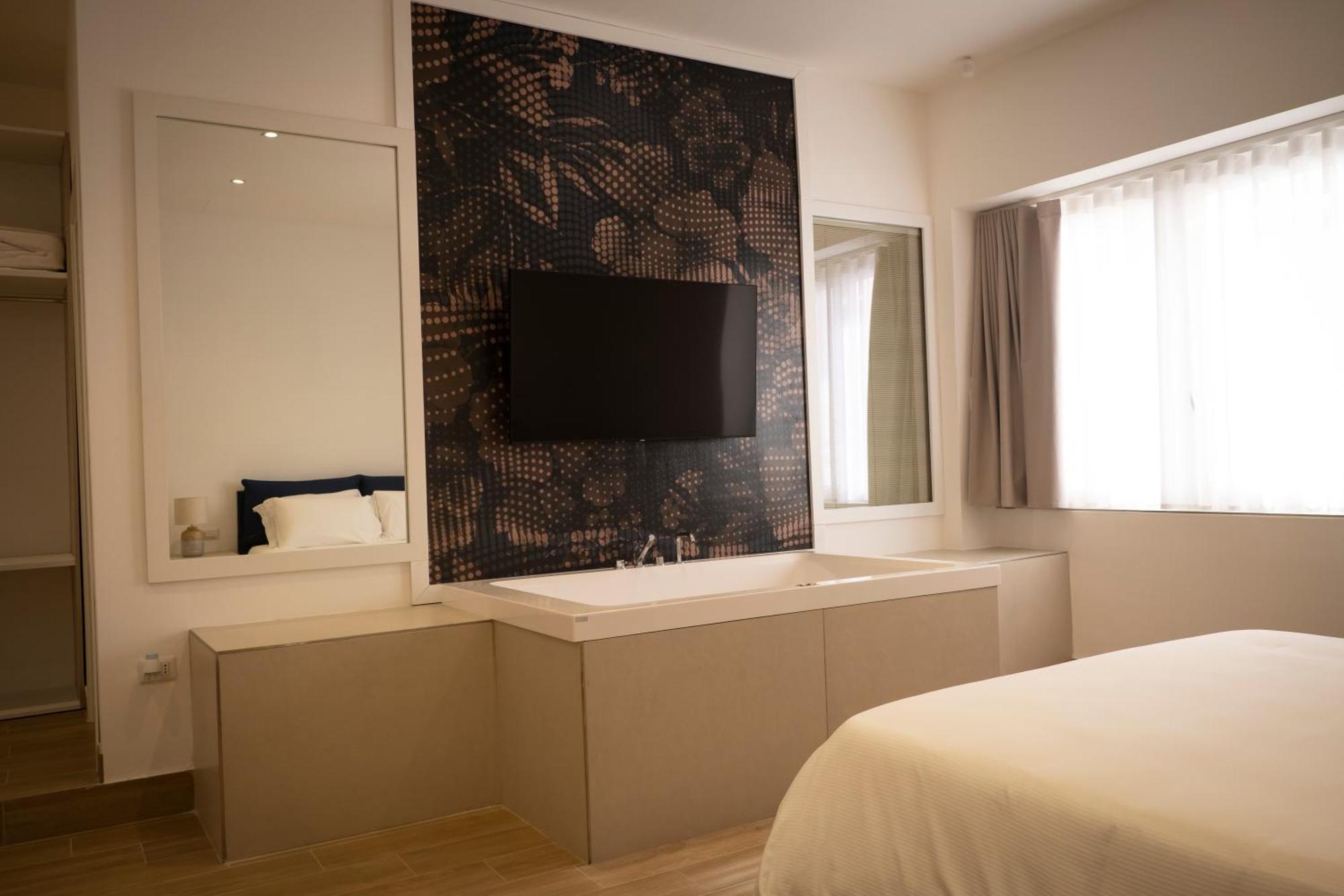 Monumental Luxury Rooms Caserte Extérieur photo