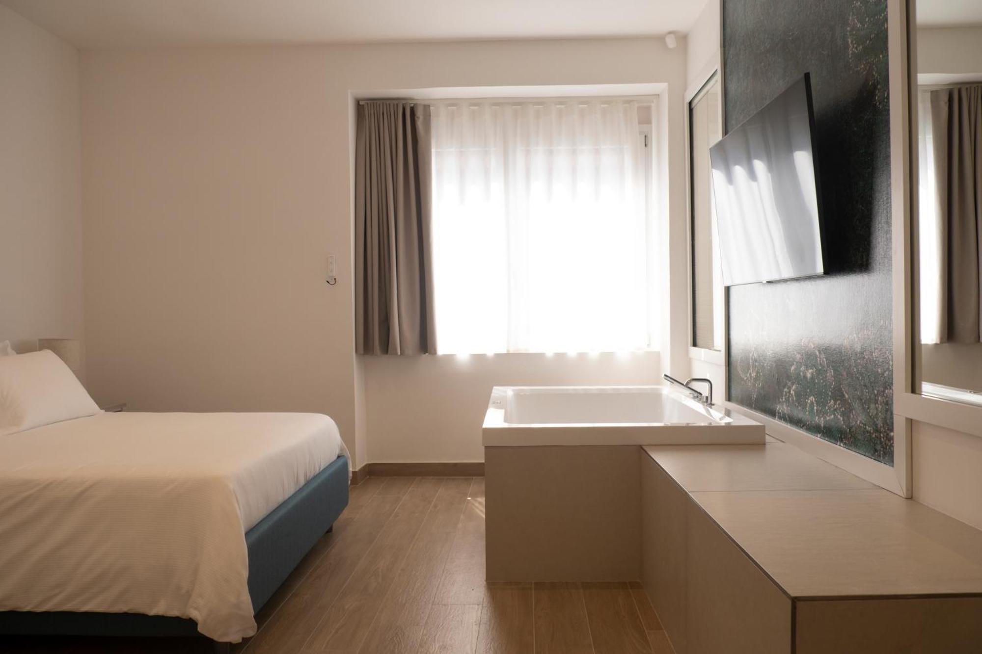 Monumental Luxury Rooms Caserte Extérieur photo