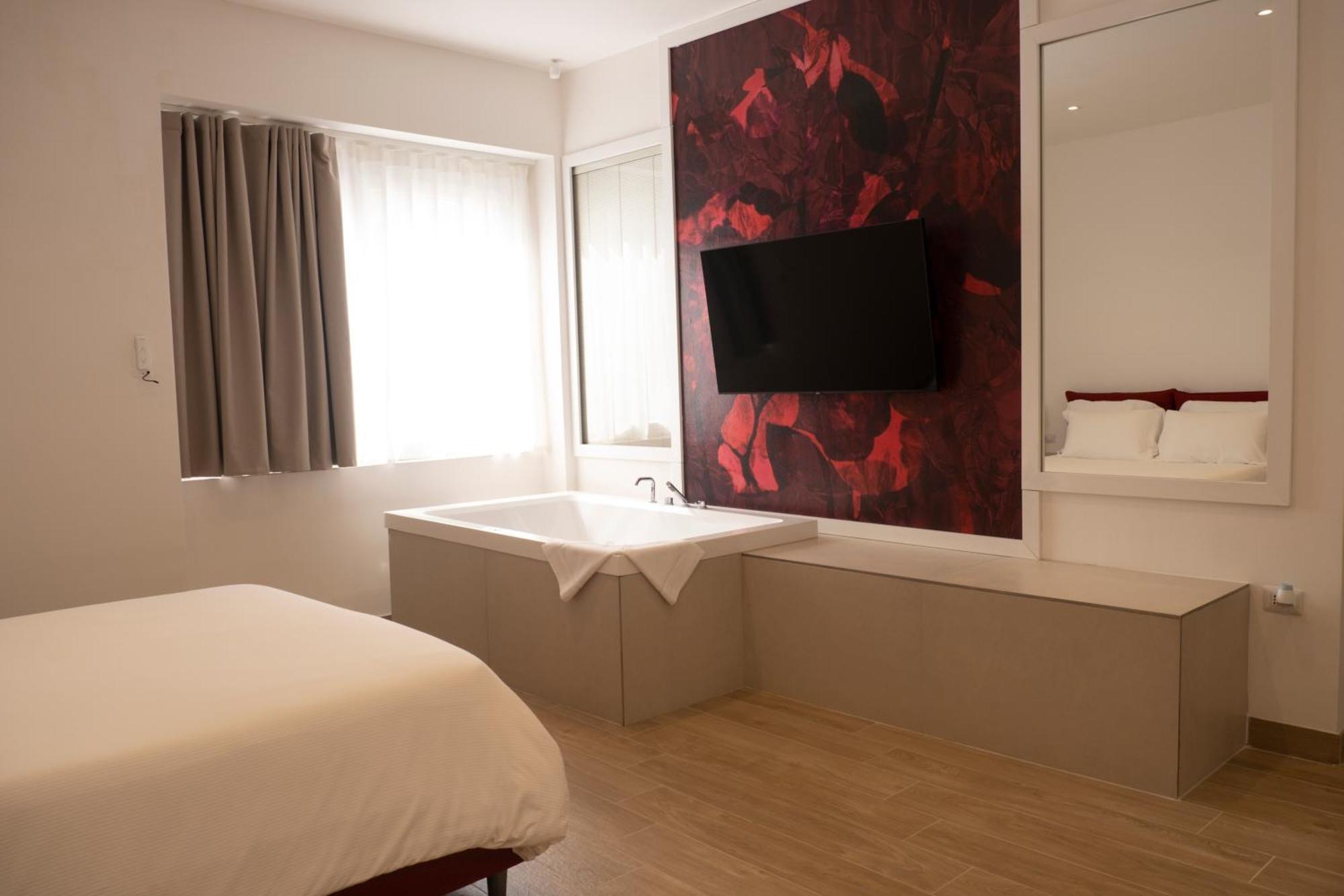 Monumental Luxury Rooms Caserte Extérieur photo