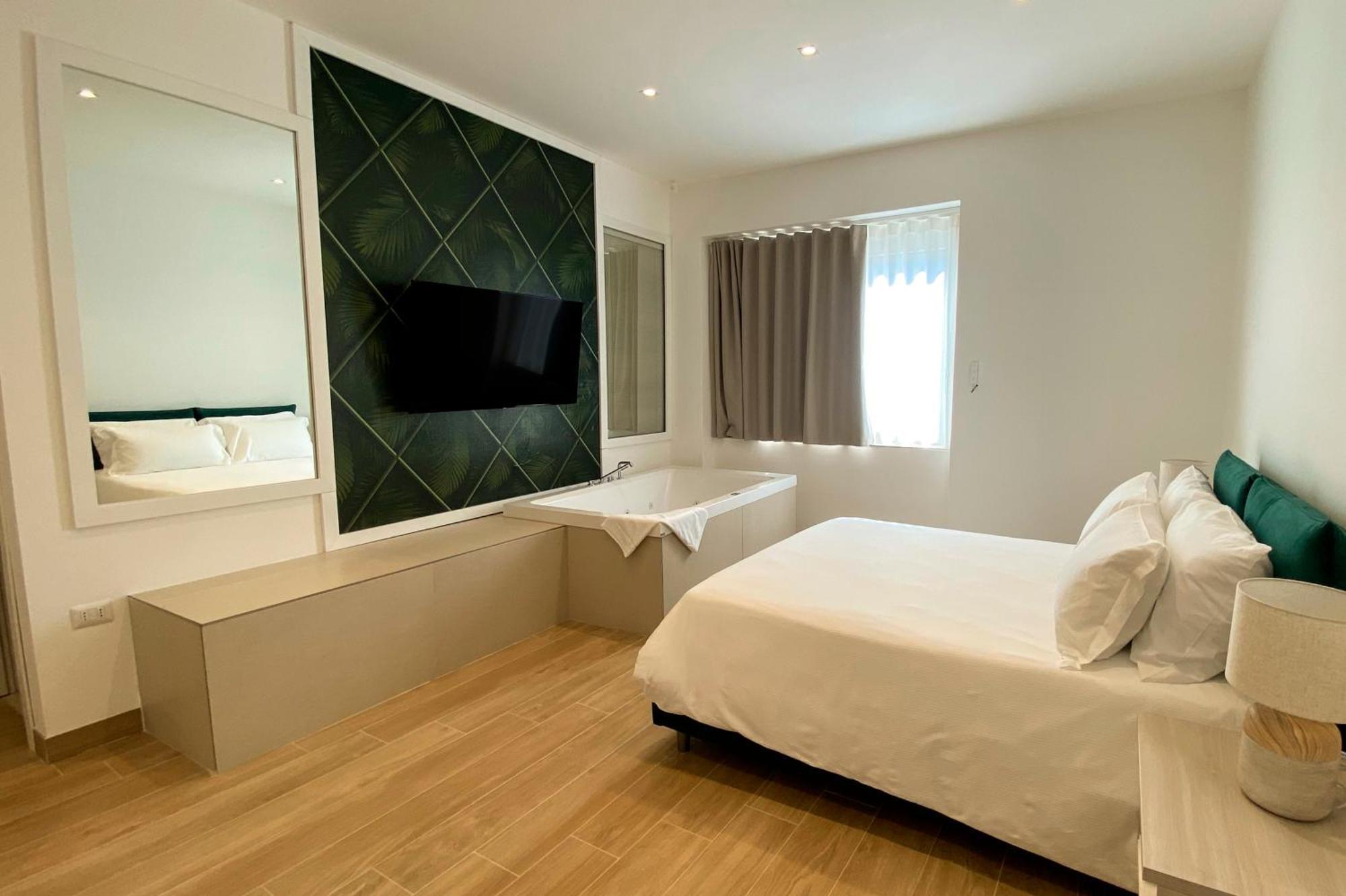 Monumental Luxury Rooms Caserte Extérieur photo