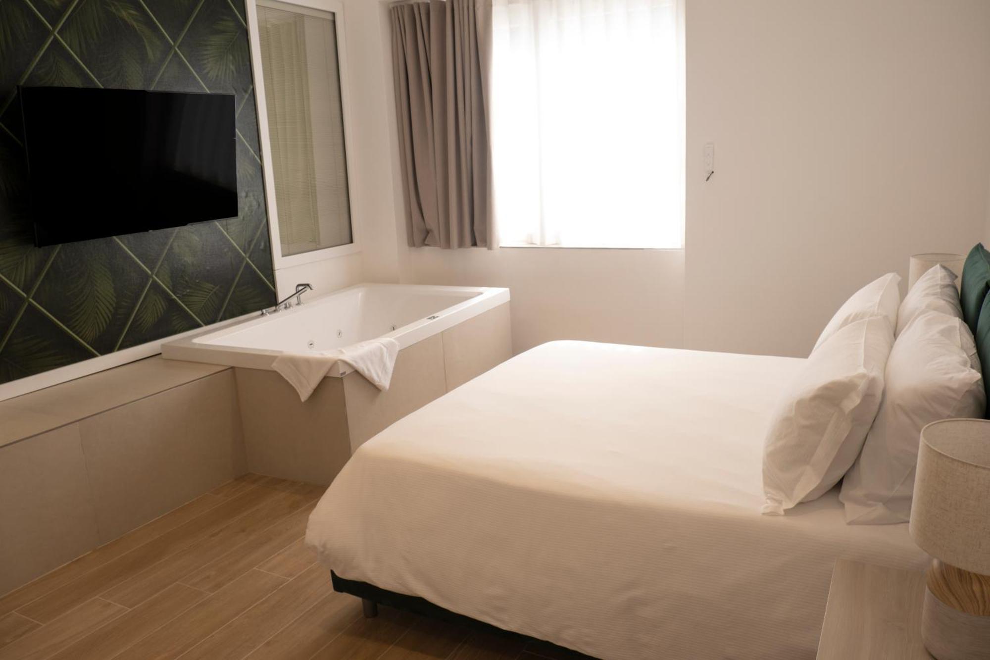 Monumental Luxury Rooms Caserte Extérieur photo