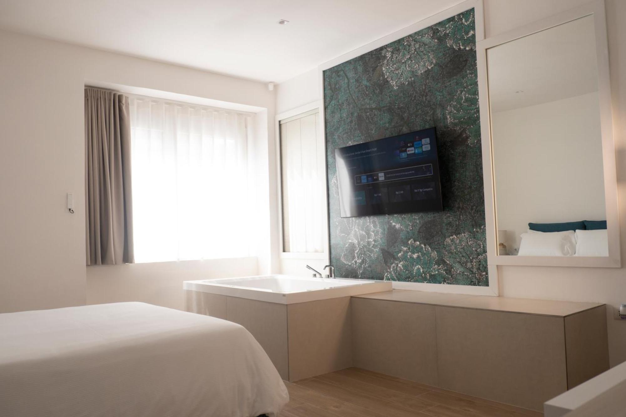 Monumental Luxury Rooms Caserte Extérieur photo