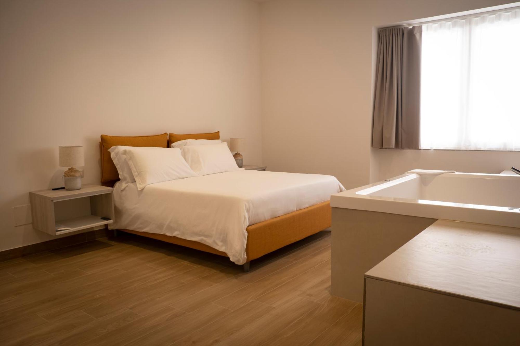 Monumental Luxury Rooms Caserte Extérieur photo