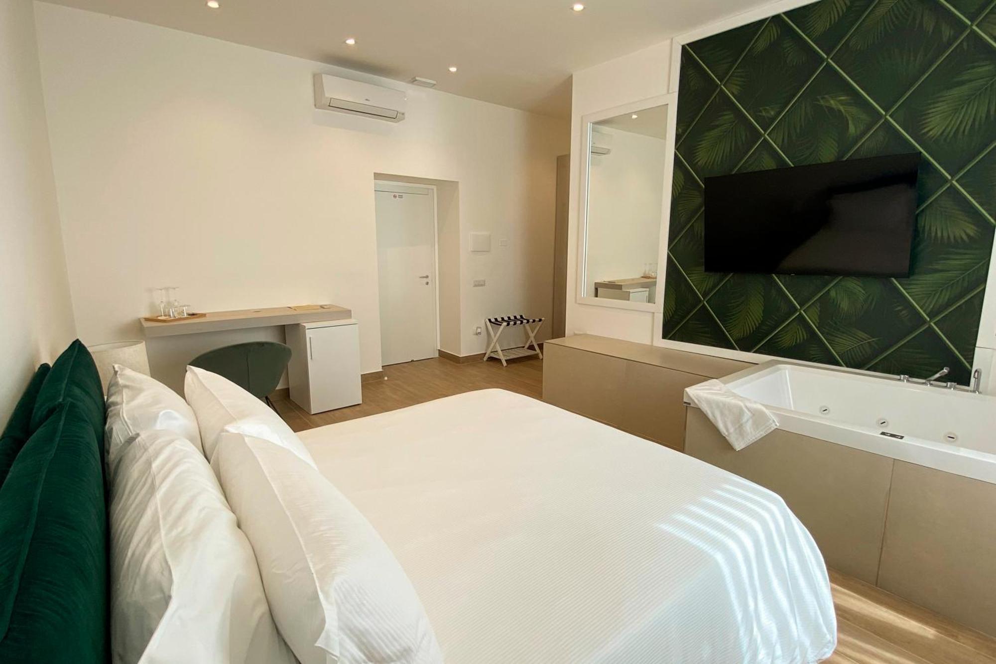 Monumental Luxury Rooms Caserte Extérieur photo