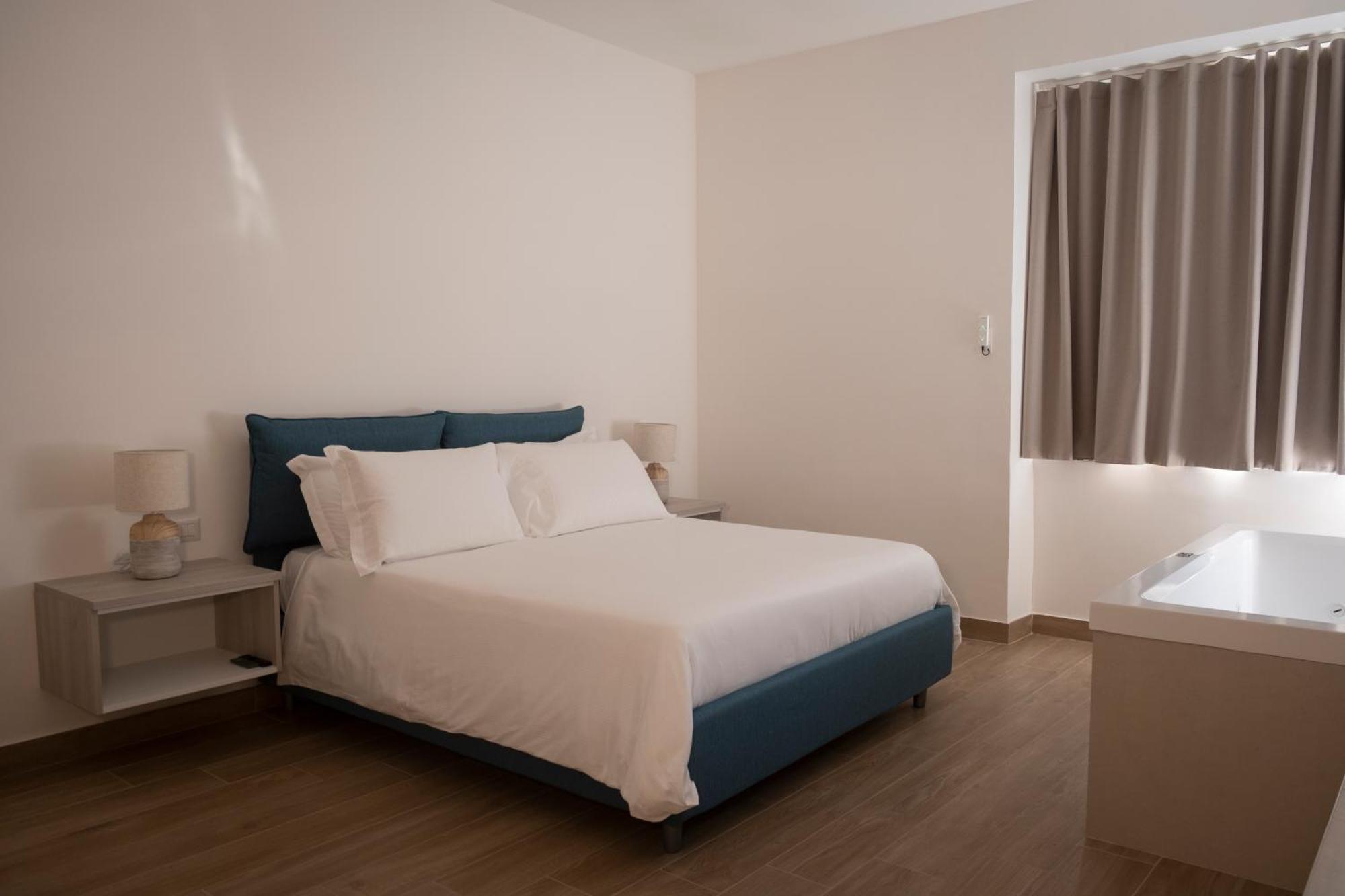 Monumental Luxury Rooms Caserte Extérieur photo