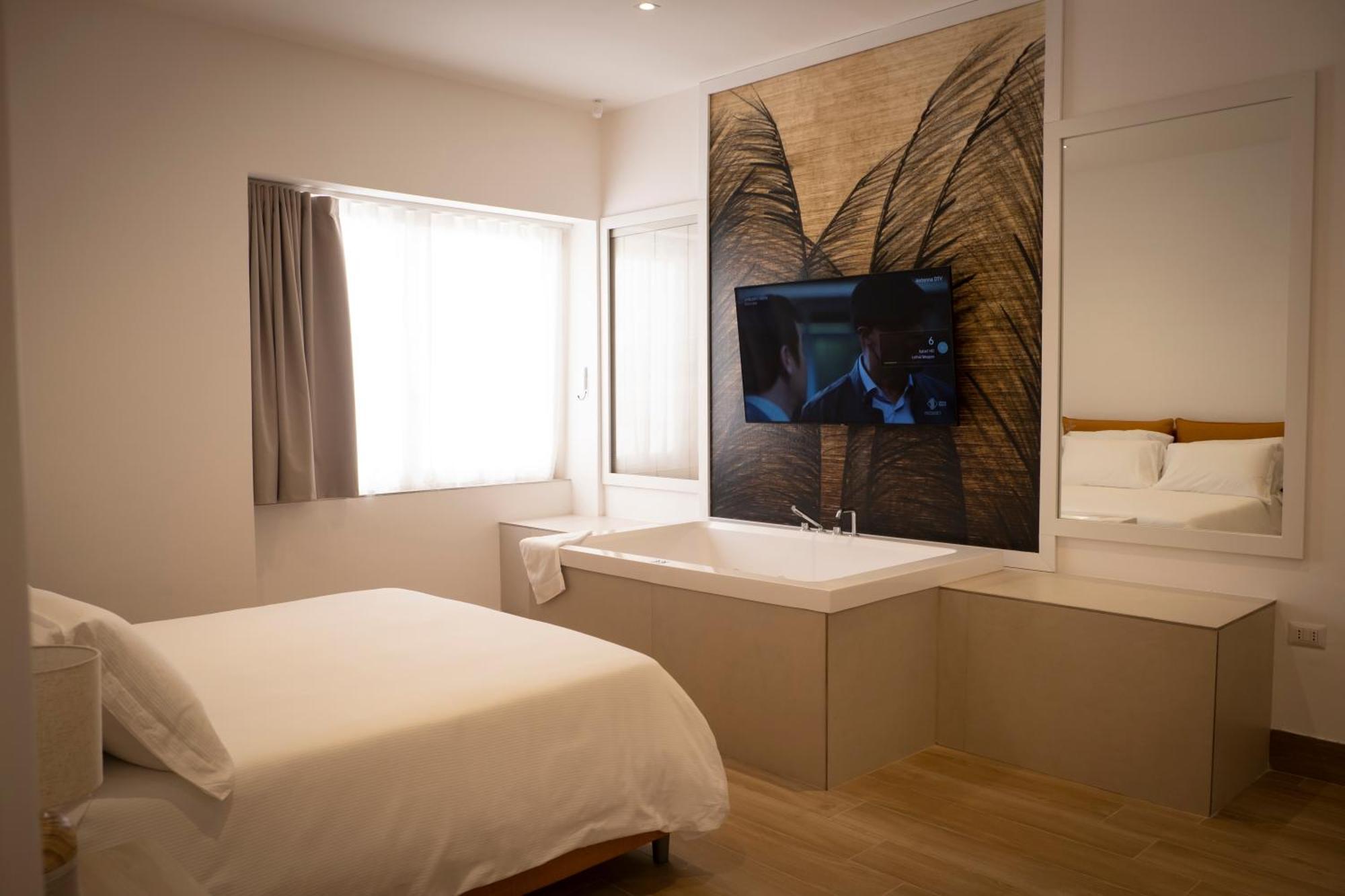 Monumental Luxury Rooms Caserte Extérieur photo
